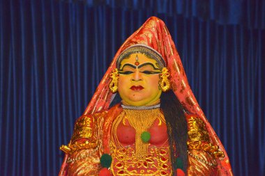 Hindistan, KUMILY, Kathakali dansı