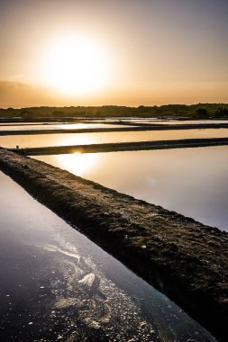 Salinada gün batımı