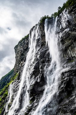 Norveç 'in ünlü şelalesi