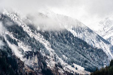 Kar- kışın karla kaplı dağlar