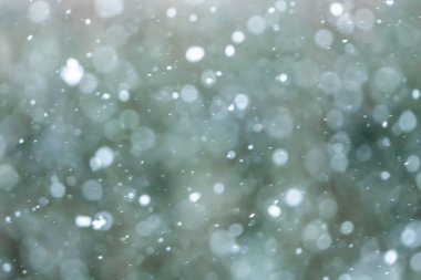 Farklı şekil ve renkte kar taneleri