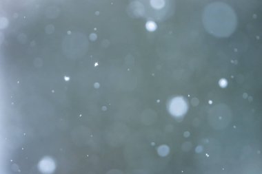 Farklı şekil ve renkte kar taneleri