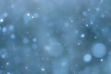 Farklı şekil ve renkte kar taneleri