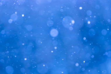 Farklı şekil ve renkte kar taneleri