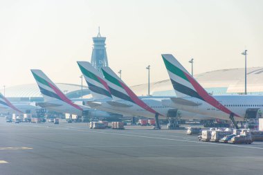 Emirates Havayolları filosu Dubai Uluslararası Havaalanı 'nda..