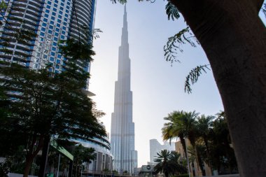  Dubai şehrinde gökyüzüne karşı ikonik gökdelen Burj Khalifa 'nın alçak açılı görüntüsü.