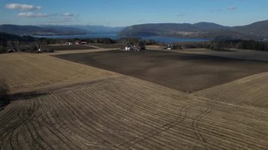 Norveç 'in fiyortları üzerinde sabah uçuşu