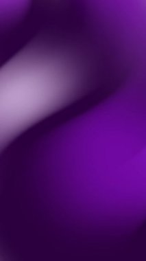 Bulanık mor ve beyaz arkaplan. Soyut tasarımlar, sunumlar, web afişleri ve sosyal medya paylaşımları için uygun. Projelere ince renk ve derinlik eklemek için harika.