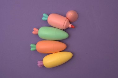 emziği olan bebek şişeleri