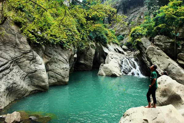 Sanghyang Heuleut 'un güzel manzarası, Bandung, Endonezya' daki gizli göl.