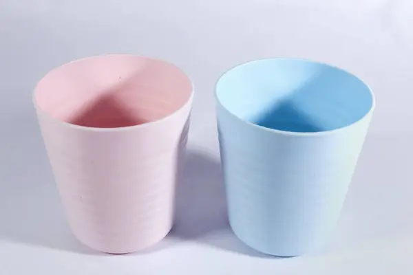 Sade geçmişi olan çocuklar için plastik bulaşık takımı