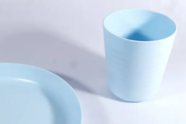 Sade geçmişi olan çocuklar için plastik bulaşık takımı