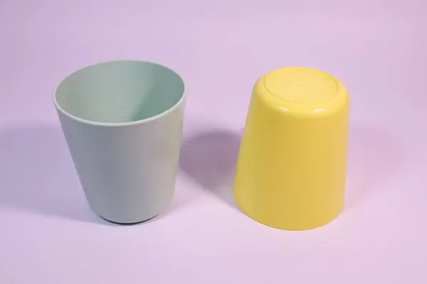 Sade geçmişi olan çocuklar için plastik bulaşık takımı