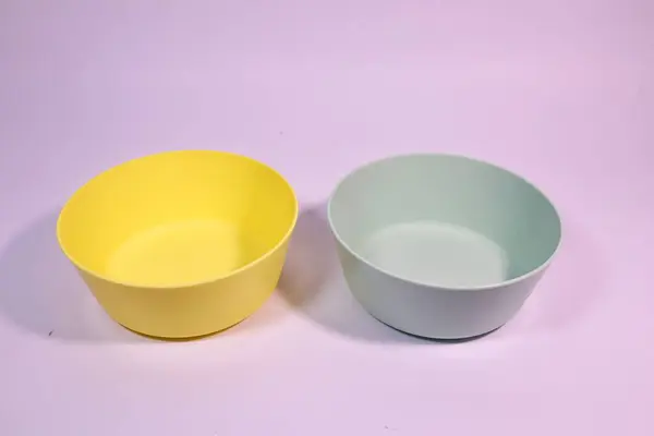 Sade geçmişi olan çocuklar için plastik bulaşık takımı