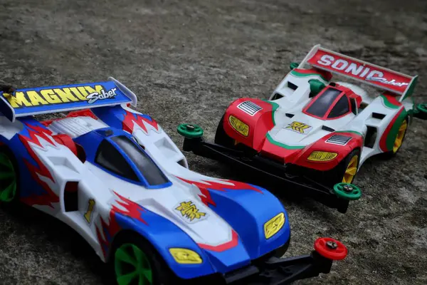 Temmuz 07 2024: Mini 4WD Tamiya Magnum ve Sonic Saber