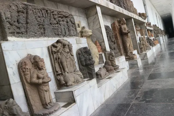 Temmuz 2019 'da Jakarta Ulusal Müzesi' nde sanat eserleri