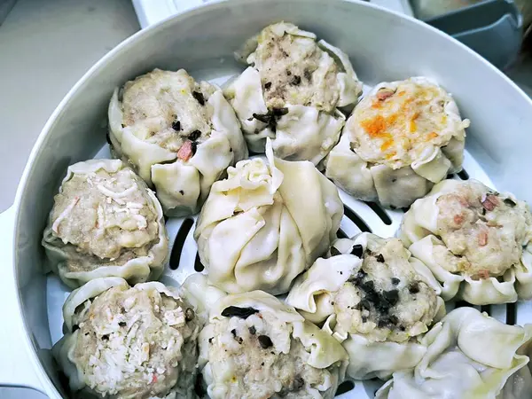 Lezzetli Asya yemeklerinin yakın görüntüsü