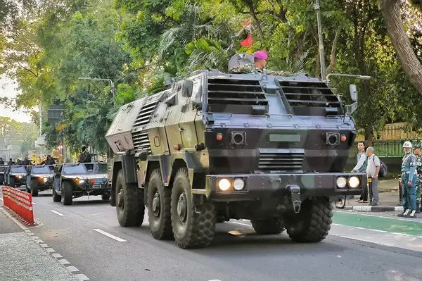 Jakarta, Endonezya - 29 Eylül 2024: Endonezya Ulusal Ordusu TNI yıldönümü hazırlığı için geçit töreni