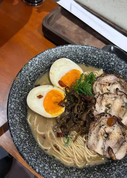 Tavuk ve yumurtalı erişte çorbası, Japon eriştesi.