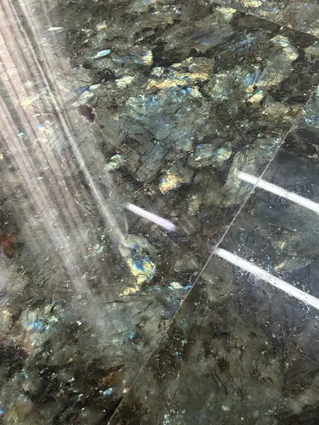 Bir bardak suyla soyut bir arkaplan