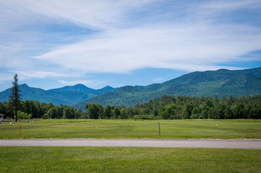 Keene Vadisi 'ndeki Adirondack sıradağları New York