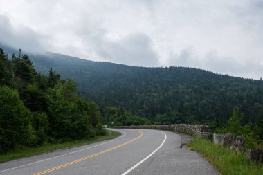 Beyazsurat Dağı Adirondacks New York Foggy, Bulutlu, 