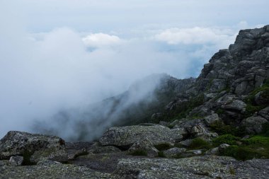 Beyazsurat Dağı Adirondacks New York Foggy, Bulutlu, 