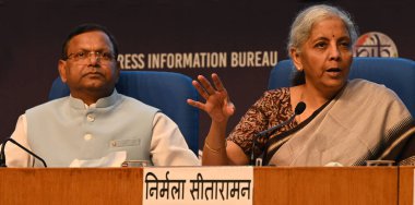 NEW DELHI, INDIA - 23 Temmuz 2024: Birlik Maliye Bakanı Nirmala Sitharaman ve MoS Finans Bakanı Pankaj Choudhary 23 Temmuz 2024 tarihinde Hindistan 'ın Yeni Delhi kentinde bir bütçe basın toplantısında bir araya geldiler. (Fotoğraf: Sonu Mehta / Hindustan Times)