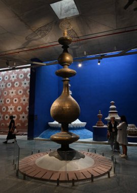 NEW DELHI, INDIA - 24 Temmuz 2024: Yabancı Turist ziyareti ve Look Humayun Dünya Mirasları Müzesi UNESCOs Dünya Mirası kültür festivalinin 46. oturumunu 24 Temmuz 2024 'te Yeni Delhi, Hindistan' da gerçekleştirdi.. 