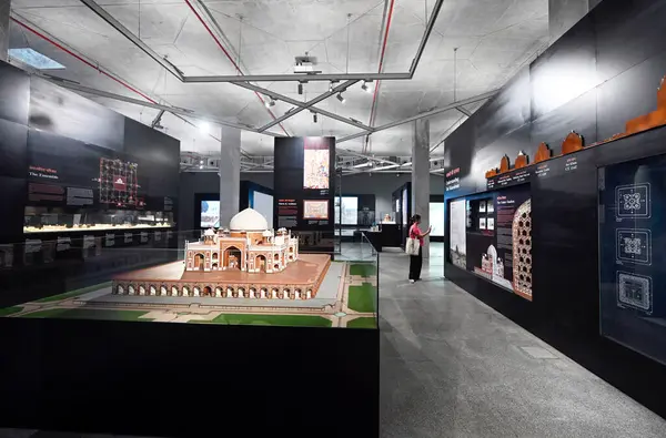 NEW DELHI, INDIA - 24 Temmuz 2024: Sunder Nursery 'deki Humayun Müzesi manzarası, 24 Temmuz 2024, Yeni Delhi, Hindistan.