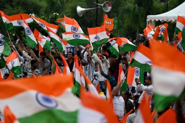 NEW DELHI, INDIA - 25 Temmuz 2024: BJP Ulusal Başkanı JP Nadda, 25 Temmuz 2024 tarihinde Hindistan 'ın başkenti Yeni Delhi' de bulunan Central Park Connaught Place 'deki Cesur Şehitleri onuruna, Kargil Vijay Diwas' ın arifesinde yapılan Mashal mitingine katıldı..