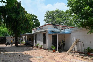 NEW DELHI, INDIA - 25 Temmuz 2024: Yeni Delhi, Hindistan 'da 25 Temmuz 2024 tarihinde Ravi Shankar Shukla Lane' de AAP Parti 'ye yeni tahsis edilen ofis manzarası. 