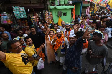 NEW DELHI, INDIA - 13 Mayıs: AAP Doğu Delhi Lok Sabha adayı Kuldeep Kumar 13 Mayıs 2024 tarihinde Yeni Delhi, Hindistan 'da Anna Nagar seçim kampanyası sırasında. (Fotoğraflar: Salman Ali / Hindustan Times)