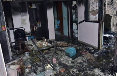 GHAZIABAD, INDIA - 18 Mayıs 2024: Cumartesi öğleden sonra Arihant Harmony 'de büyük bir yangın çıktı ve Indirapuram' da iki dizel jeneratör seti yakındaki dört dairede büyük hasara yol açtı