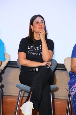 NEW DELHI, INDIA - 4 Mayıs 2024: Bollywood oyuncusu Kareena Kapoor Khan, 4 Mayıs 2024 tarihinde Hindistan 'ın Yeni Delhi kentinde UNICEF tarafından düzenlenen bir etkinlikte. UNICEF Hindistan Kareena Kapoor Khan 'ı Ulusal Büyükelçi olarak atadı.