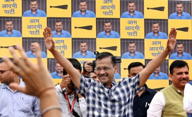 NEW DELHI, INDIA - 11 Mayıs: Delhi Genel Sekreteri Arvind Kejriwal, Yargıtay 'ın 11 Mayıs 2024 tarihinde Yeni Delhi, Hindistan' daki AAP ofisinde kendisine geçici kefalet vermesinden bir gün sonra, basın toplantısında. 