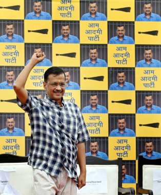 NEW DELHI, INDIA - 11 Mayıs: Delhi Genel Sekreteri Arvind Kejriwal, Yargıtay 'ın 11 Mayıs 2024 tarihinde Yeni Delhi, Hindistan' daki AAP ofisinde kendisine geçici kefalet vermesinden bir gün sonra, basın toplantısında. 