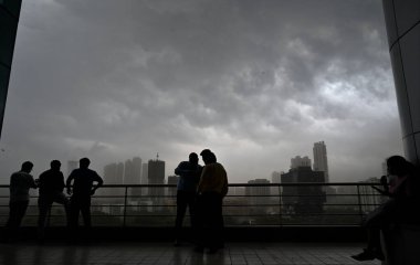 MUMBAI, INDIA - MAY 13, 2024: Dust Storm due to storm winds over city skyline of Prabhadevi, Parel on May 13, 2024 in Mumbai, India. Heavy winds, lightning, and rain lashed Mumbai and nearby regions of Thane and Palghar.  clipart