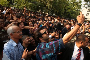 NEW DELHI, INDIA - 8 Mayıs 2024: Bollywood Aktörü RajKummar Rao, 8 Mayıs 2024 tarihinde Yeni Delhi, Hindistan 'da bulunan Kuzey Kampüsü, Delhi Üniversitesi' ndeki Viksit Bharat Run 'a katıldı.