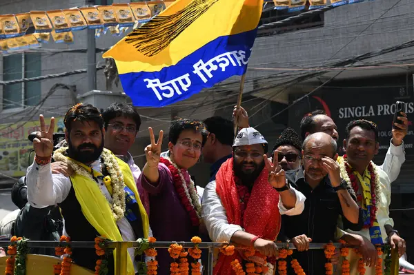 stock image AAP (Aam Aadmi Party) East Delhi Lok Sabha candidate Kuldeep Kumar along with Delhi cabinet minister Atishi during a roadshow before submitting the nomination, at Mandwali Patparganj, on May 4, 2024 in New Delhi, India