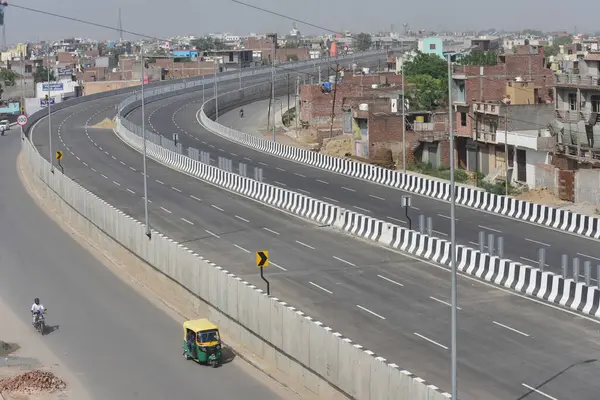 stock image GHAZIABAD, INDIA - MAY 2, 2024: View of underconstruction Dehradun Highway. The NHAI officials said that the phase 1 of highway from Delhi to Baghpat stretch of Dehradun Highway is likely to get operational by end of June