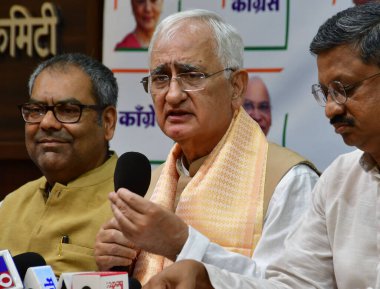 MUMBAI, INDIA - 14 Mayıs 2024: Eski Hindistan Dışişleri Bakanı ve Kongre Başkanı Salman Khurshid, 14 Mayıs 2024 tarihinde Mumbai, Hindistan 'da MRCC ofisinde medyaya hitap etti..