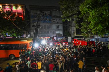 NEW DELHI, INDIA - 28 Temmuz: İtfaiye ve NDRF yetkilileri Rau 'nun eski Rajendra Nagar' daki IAS çalışma çemberi içinde kurtarma operasyonları düzenlediler. 