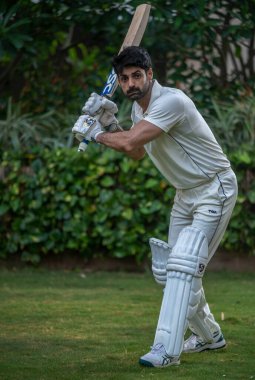 MUMBAI, INDIA - 4 Mayıs 2024: Bollywood oyuncusu Karan Wahi, 4 Mayıs 2024 tarihinde Hindistan 'ın Mumbai kentinde yayınlanan özel bir röportajda poz verdi.