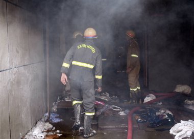 26 Mayıs 2024 'te Hindistan' ın Noida kentindeki 65. Sektör 'deki bir ihracat giysi fabrikasındaki yangını itfaiye personeli söndürdü. İki saat süren aralıksız çabaların ardından altı kadar itfaiye aracı olay yerine koştu ve alevleri söndürdü..