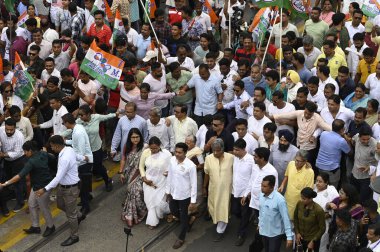 Tüm Hindistan Trinamool Kongresi (AITC) genel sekreteri ve Elmas Limanı seçmen adayı Abhishek Banerjee, 10 Mayıs 2024 tarihinde Hindistan 'ın Kalküta kentinde Alipur' da 2024 Genel Seçim için aday gösterilmeden önce bir miting düzenledi.