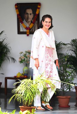 LUCKnow, INDIA - 18 Mayıs 2024: Kongre Genel Sekreteri Priyanka Gandhi Vadra Hindustan Times ile Raebareli 'deki evinde yaptığı özel röportajda