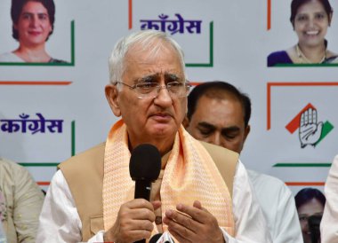 MUMBAI, INDIA - 14 Mayıs 2024: Eski Hindistan Dışişleri Bakanı ve Kongre Başkanı Salman Khurshid, 14 Mayıs 2024 tarihinde Mumbai, Hindistan 'da MRCC ofisinde medyaya hitap etti..