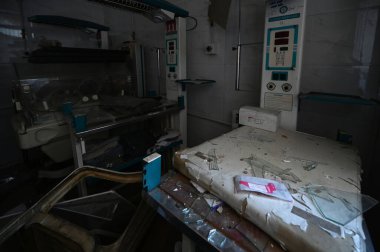 YENİ DELHI, INDIA - 26 Mayıs 2024 'te Hindistan' ın Yeni Delhi kentinde Vivek Vihar çocuk hastanesinde 7 yeni doğan bebeğin büyük bir yangın sonucu öldüğü hastanenin içerisi. 