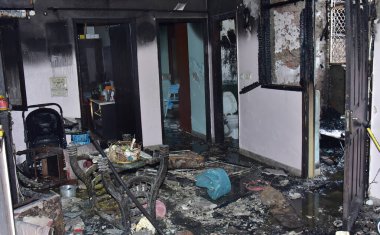 GHAZIABAD, INDIA - 18 Mayıs 2024: Cumartesi öğleden sonra Arihant Harmony 'de büyük bir yangın çıktı ve Indirapuram' da iki dizel jeneratör seti yakındaki dört dairede büyük hasara yol açtı